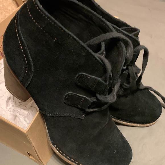 Clarks Women's Carleta Lyon Ankle Bootie - Picture 1 of 5